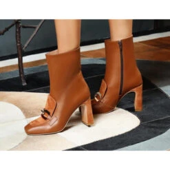 Bottines à Bout Et Talon Carré 51410 21 Bottines à Bout Et Talon Carré 51410 -Stripped Boutique 800x618 022024 hover 51410